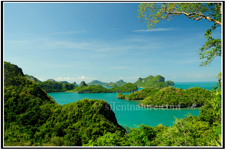 A stunning overlook of the Mu Koh An Thong islands of Sirithani province.
