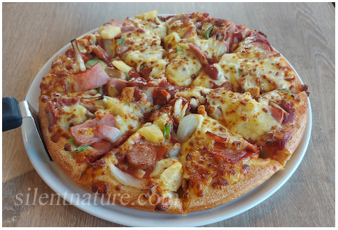 Super Deluxe pizza from Pizza Company in Thailand.